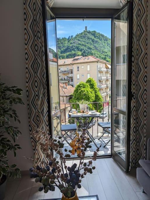 Bright Flat Just 10 Minutes From The City Centre Como Exterior photo