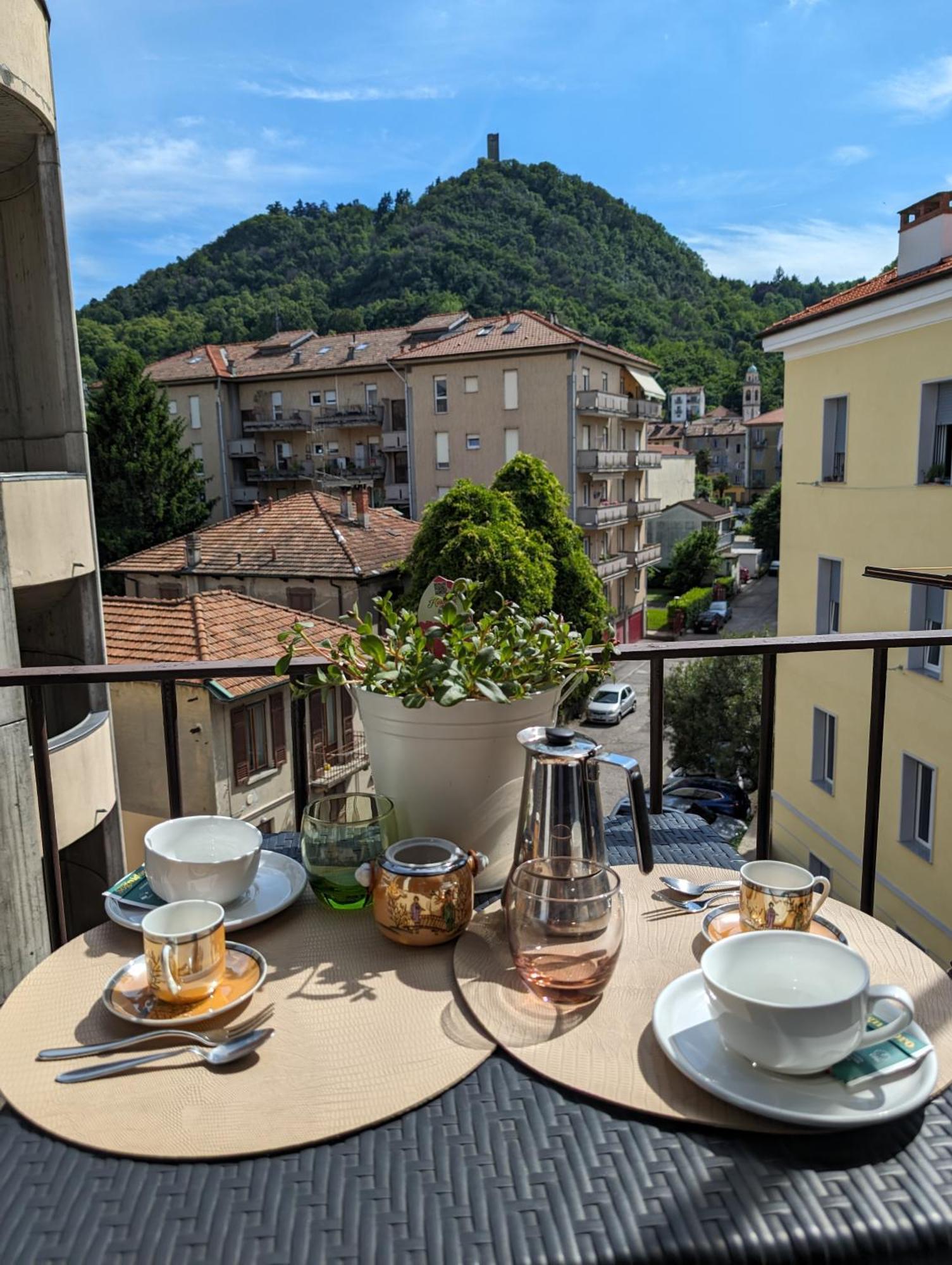 Bright Flat Just 10 Minutes From The City Centre Como Exterior photo